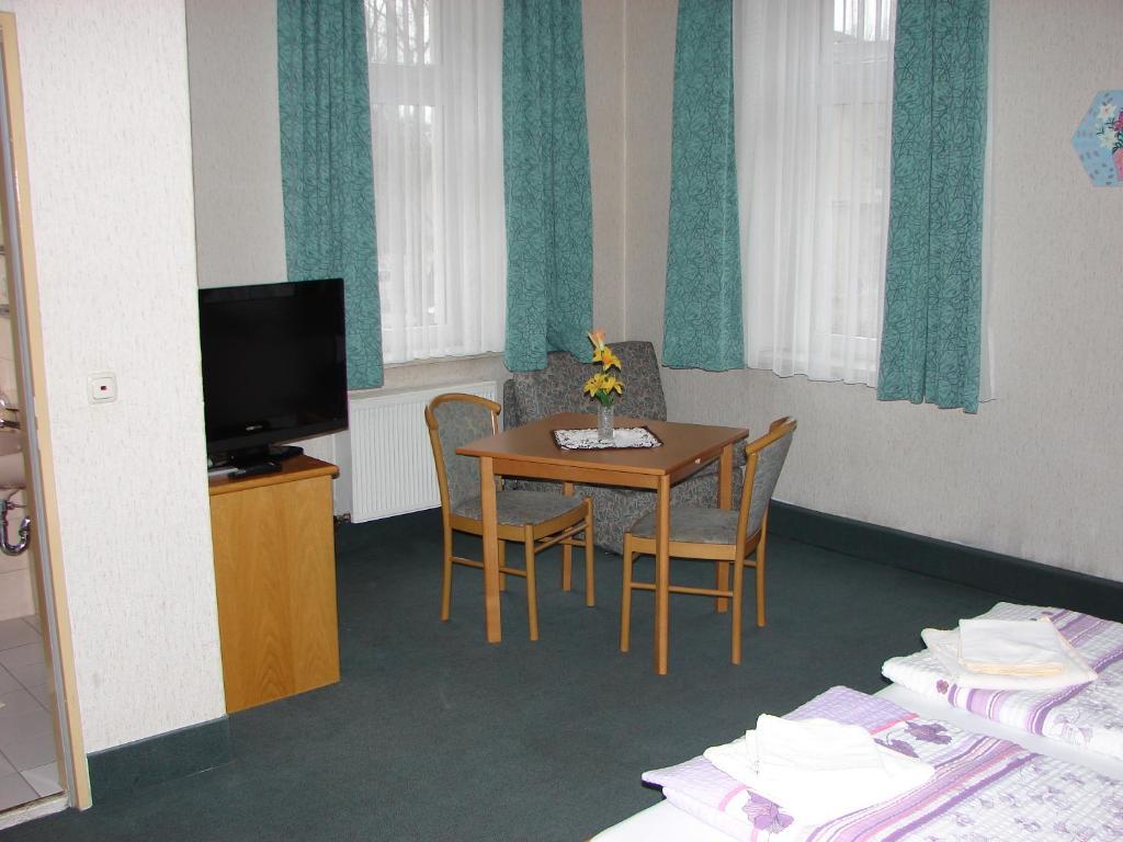 Hotel-Restaurant-Adler Reichenbach im Vogtland Oda fotoğraf